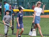 أم شاطرة.. إيفانكا ترامب تشارك أبناءها فى تدريب البيسبول والعمل الخيرى "صور"