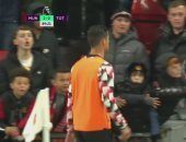رونالدو يغادر ملعب مانشستر يونايتد ضد توتنهام غاضبا بعد غيابه عن المشاركة