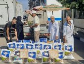 سيارات تجوب شوارع بورسعيد لبيع السلع الغذائية بأسعار مخفضة.. صور