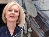 العالم هذا المساء.. ليز تراس تعلن استقالتها من رئاسة وزراء بريطانيا بعد 6 أسابيع من ولايتها.. حريق هائل يتسبب فى انهيار قبة ضخمة لمسجد بإندونيسيا.. وانهيار مقبرة من 4 طوابق فى إيطاليا والتوابيت معلقة فى الهواء