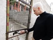 أميرة موناكو تزور مأوى للحيوانات وتحث الناس على دعمها.. صور
