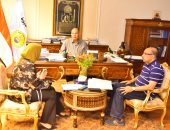 محافظ أسيوط يتابع استكمال مشروعات القطاع الصحي في قرى "حياة كريمة" 