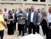 محافظ بنى سويف يتفقد مشروعات حياة كريمة بقرية جبل النور 