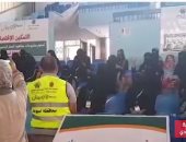 أهالى أسيوط خلال متابعة كلمة الرئيس بالمؤتمر الاقتصادي: "كمل مشوارك يا ريس"..فيديو