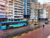 تقلبات جوية وأمطار خفيفة على شوارع الإسكندرية 