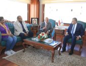 محافظ سوهاج يستقبل وفد الوكالة الأمريكية للتنمية الدولية.. صور 