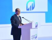 الرئيس السيسى بالمؤتمر الاقتصادى: عاوزين البلد تطلع لقدام؟ يبقى لازم كلنا نحشد ونشتغل.. ويؤكد: أنا بسمع عن البلد دى من 50 سنة.. وبتابع كل حاجة.. ويوجه الحكومة بعدم تحميل المواطن أعباء إضافية خلال الفترة المقبلة
