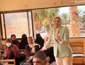 النائبة هدى عبد الستار عضو تنسيقية الأحزاب تلتقى بطلاب مركز طه حسين للمكفوفين