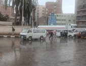 هطول أمطار غزيرة بمدينة طنطا والدفع بسيارات لشفط المياه من الشوارع.. صور