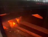 اشتعال النيران فى محرك طائرة هندية وإخلاء جماعى للركاب.. فيديو وصور