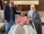 شاهد محمد عبد المنعم مدافع الأهلى بعد إجرائه جراحة ناجحة فى الأنف 