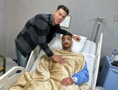 إمام عاشور يطمئن على محمد عبد المنعم بعد جراحة الأنف