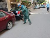 حى الدقى يشن حملة نظافة فى الشوارع.. صور