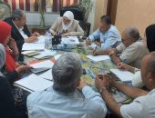 نائب محافظ القاهرة تناقش مشروعات تطوير شبكة الصرف الصحى بحى المقطم