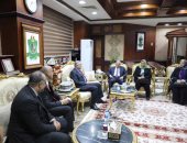 محافظ المنيا يستقبل مدير صندوق مكتبات مصر العامة