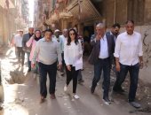 نائب محافظ الجيزة تتفقد مشروعات تطوير 7 شوارع بحى بولاق الدكرور.. صور