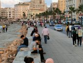 طقس الإسكندرية.. الأهالى يتوافدون على الكورنيش رغم انخفاض الحرارة