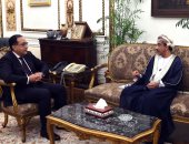 رئيس الوزراء وسفير عمان يبحثان التحضير للاحتفال بمرور 50 عاماً على العلاقات.. صور