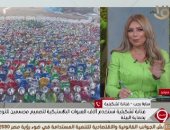 فنانة تشكيلية تحول المخلفات البلاستيكية لأعمال فنية