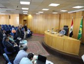 محافظ المنيا يعقد اجتماعاً لمناقشة موقف مشروعات حياة كريمة 