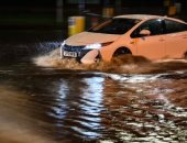 لندن تغرق فى مياه السيول.. والسلطات البريطانية تحذر من تعطل الطرق.. صور