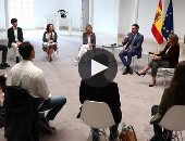 رئيس حكومة أسبانيا يستقبل الشباب المشارك في قمة المناخ بشرم الشيخ كوب 27..فيديو