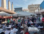 توافد زوار بورسعيد على سوق الأسماك بحى العرب لاكتسابه شهرة واسعة