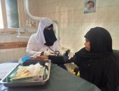 إجراء الكشف والعلاج المجانى لـ 3219 مواطناً خلال قافلة طبية بأسوان.. صور