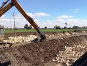 تبطين الترع ينهى أزمة إهدار المياه ببنى سويف.. المزارعون يشكرون الرئيس السيسى.. ويؤكدون: المبادرة قضت على المشكلة بالمحافظة.. والمشروع وفر المياه طوال العام.. المحافظ: تبطين 580 كم ترع بنسبة 98% بالمرحلة الأولى