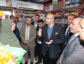 محافظ بني سويف يتفقد المحال والسلاسل التجارية للاطمئنان على توافر كافة السلع