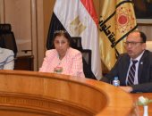 رئيس جامعة حلوان يجتمع بفريق مجمع الإبداع ووحدة التصنيف الدولى