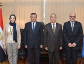 محافظ الإسكندرية: محو أمية 674 من العاملين بالخدمات المعاونة والمواطنين بدواوين الأحياء