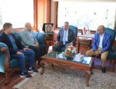 محافظ سوهاج يستقبل وفدا من وزارة الشباب لبحث إطلاق قوافل رياضية مكثفة