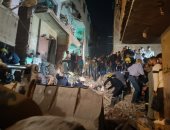 مباحث الجيزة تستمع لأقوال شهود العيان لكشف ملابسات انهيار عقار بإمبابة.. صور