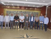 محافظ الأقصر يلتقى بمسئولى المقاولون العرب لمناقشة سير مشروعات حياة كريمة