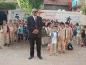 وكيل تعليم بنى سويف يفاجئ مدرسة ويقرر إيقاف المدير عن العمل وإحالته للتحقيق