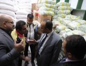 ضبط عدد من المخازن المحتكرة للسلع التموينية خلال حملات مكبرة فى المنيا.. صور