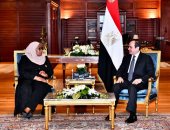 الرئيس السيسي يلتقى فى شرم الشيخ برئيسة تنزانيا ويعزيها فى ضحايا تحطم الطائرة ببحيرة فيكتوريا.. ويؤكد حرص مصر على تعزيز الاستثمارات المصرية فى القطاعات الحيوية وفى مقدمتها إنشاء سد "جوليوس نيريرى" لتوليد الطاقة
