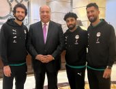 محمد مصيلحى يجتمع بثلاثى الاتحاد السكندرى بمعسكر المنتخب الأول.. صورة