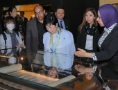 محافظ طوكيو تزور مكتبة الإسكندرية وتبدى إعجابها بالمتاحف.. صور