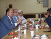 رئيس جامعة حلوان يتفقد المطعم المركزى اليوم ويحرص على تناول الطعام وسط الطلاب