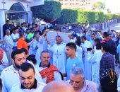 دير مارجرجس بجبل الرزيقات ينطلق فى الاحتفالات السنوية بالصلوات والتسابيح والقداسات.. تنظيم أول زفة تحمل أيقونة كبيرة للشهيد العظيم مارجرجس.. وأحد مشرفى الاحتفالات: مولد مارجرجس علامة شراكة ووحدة للمصريين.. صور