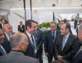 وزير التجارة والصناعة يتفقد جناح المنطقة الاقتصادية ويلتقى بالمستثمرين