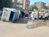 إصابة 7 أشخاص فى حادث انقلاب سيارة أجرة على الطريق الزراعى بسوهاج.. صور