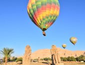 سماء الأقصر تشهد تحليق 760 سائحا على متن 38 رحلة بالون طائر.. صور