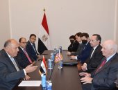 وزير الخارجية يعقد اجتماعا مع مجموعة من أعضاء مجلس الشيوخ الأمريكى ومساعديهم