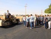 محافظ المنيا يتفقد إنشاء كورنيش سمالوط الجديد ورصف طريق الخريجين.. صور