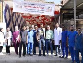 محافظ أسوان: قافلة طبية بقرية توشكى توقع الكشف المجانى على 623 مواطنا