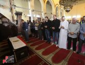 انتهاء صلاة الجنازة على الموسيقار محمد سلطان ودفن جثمانه بمقابر المجاورين