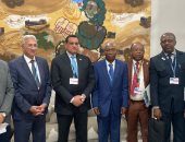 وزير التنمية المحلية يلتقى بوزير الغابات الكاميرونى بقمة المناخ